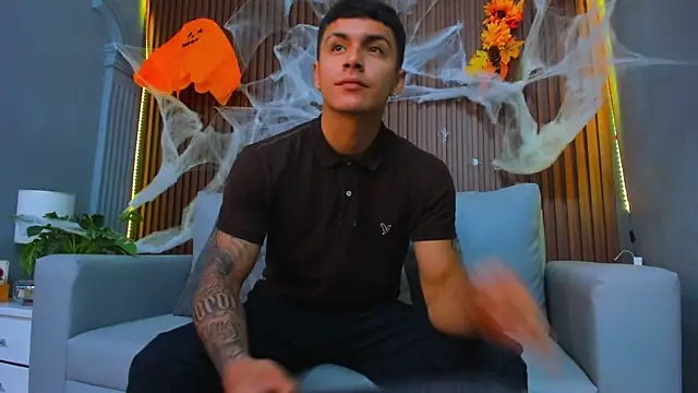 Snapshot of Leo_santoro chatting on 30, 10, 2025 Leo santoro online show from 30, 10, 2025