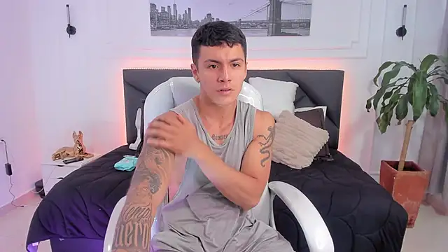 Snapshot of Leo_santoro chatting on 3, 11, 2025 Leo santoro online show from 3, 11, 2025