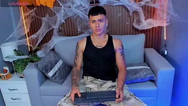 Snapshot of Leo_santoro chatting on 18, 10, 2025 Leo santoro online show from 18, 10, 2025