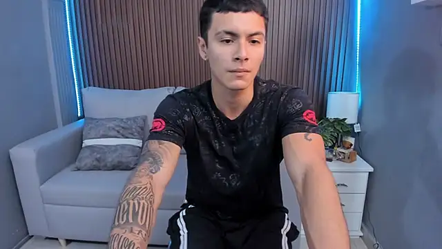 Snapshot of Leo_santoro chatting on 20, 9, 2025 Leo santoro online show from 20, 9, 2025