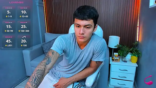 Snapshot of Leo_santoro chatting on 18, 11, 2025 Leo santoro online show from 18, 11, 2025