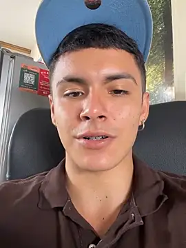 Snapshot of Leo_santoro chatting on 3, 10, 2025 Leo santoro online show from 3, 10, 2025