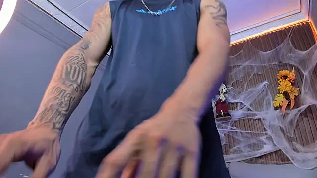 Snapshot of Leo_santoro chatting on 10, 10, 2025 Leo santoro online show from 10, 10, 2025