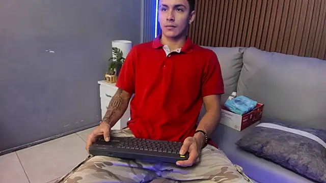 Snapshot of Leo_santoro chatting on 6, 10, 2025 Leo santoro online show from 6, 10, 2025