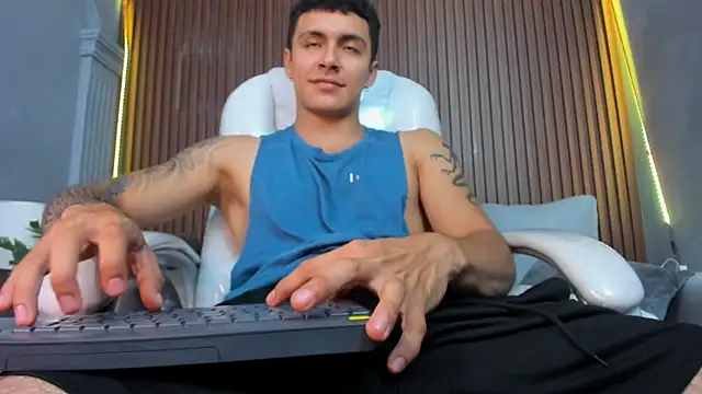 Snapshot of Leo_santoro chatting on 5, 11, 2025 Leo santoro online show from 5, 11, 2025