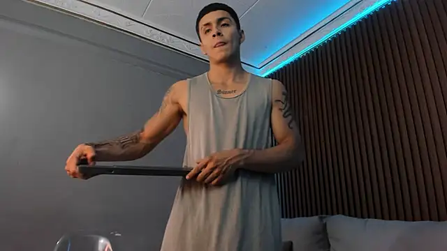 Snapshot of Leo_santoro chatting on 13, 9, 2025 Leo santoro online show from 13, 9, 2025