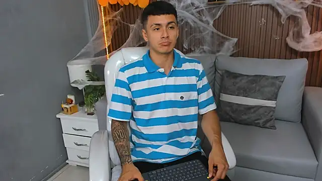 Snapshot of Leo_santoro chatting on 23, 10, 2025 Leo santoro online show from 23, 10, 2025