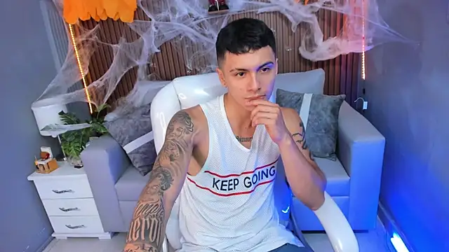 Snapshot of Leo_santoro chatting on 21, 10, 2025 Leo santoro online show from 21, 10, 2025