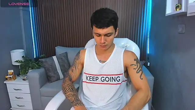 Snapshot of Leo_santoro chatting on 11, 11, 2025 Leo santoro online show from 11, 11, 2025