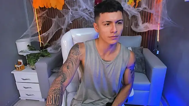 Snapshot of Leo_santoro chatting on 22, 10, 2025 Leo santoro online show from 22, 10, 2025