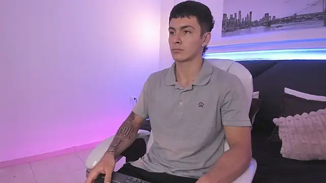 Snapshot of Leo_santoro chatting on 4, 11, 2025 Leo santoro online show from 4, 11, 2025