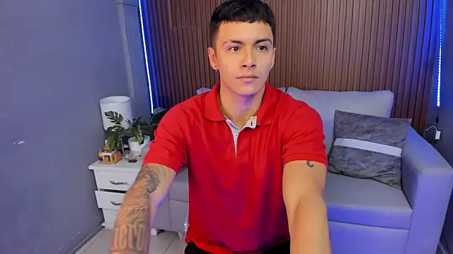 Snapshot of Leo_santoro chatting on 8, 10, 2025 Leo santoro online show from 8, 10, 2025