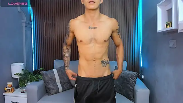 Snapshot of Leo_santoro chatting on 10, 11, 2025 Leo santoro online show from 10, 11, 2025