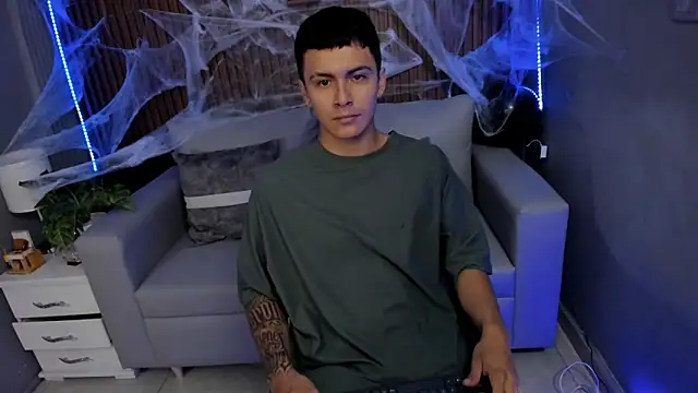 Snapshot of Leo_santoro chatting on 9, 10, 2025 Leo santoro online show from 9, 10, 2025