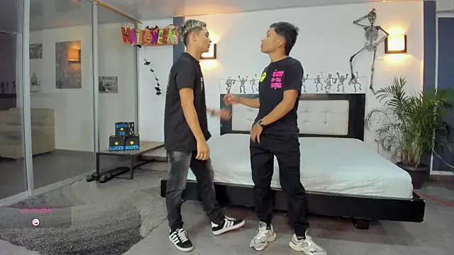 Bisexlifehot   online show from 10, 10, 2025