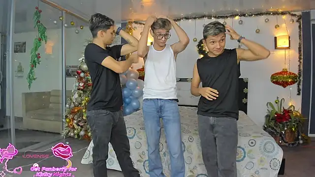 Bisexlifehot   online show from 16, 12, 2025