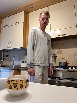 Snapshot of Italy_sex_boy chatting on 27, 9, 2025 Italy sex boy online show from 27, 9, 2025