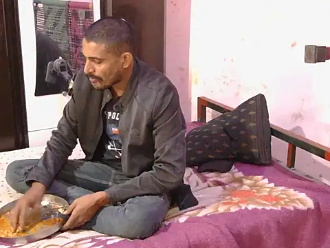 Snapshot of krishjaat43 chatting on 15, 12, 2025 krishjaat43 online show from 15, 12, 2025