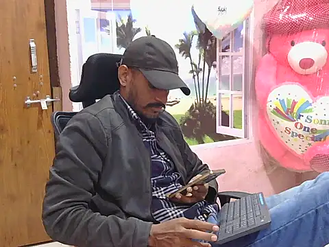 Snapshot of krishjaat43 chatting on 21, 12, 2025 krishjaat43 online show from 21, 12, 2025