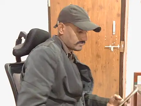 Snapshot of krishjaat43 chatting on 4, 12, 2025 krishjaat43 online show from 4, 12, 2025