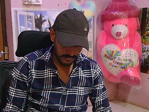 Snapshot of krishjaat43 chatting on 18, 12, 2025 krishjaat43 online show from 18, 12, 2025