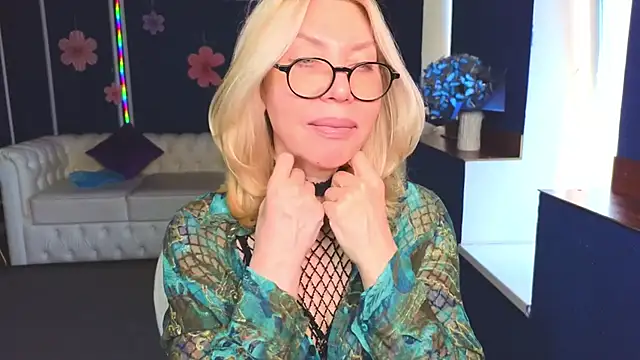 Snapshot of Wendy_Waves chatting on 7, 7, 2026 Wendy Waves online show from 7, 7, 2026