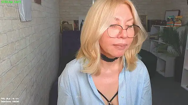 Snapshot of Wendy_Waves chatting on 9, 7, 2026 Wendy Waves online show from 9, 7, 2026