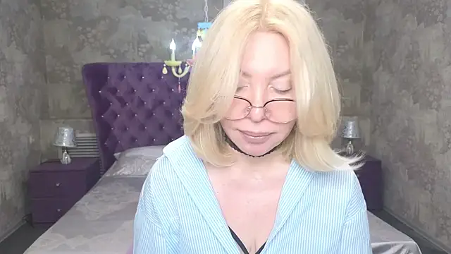 Wendy Waves online show from 9, 11, 2025