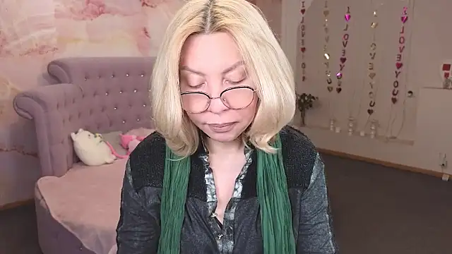 Wendy Waves online show from 4, 10, 2025