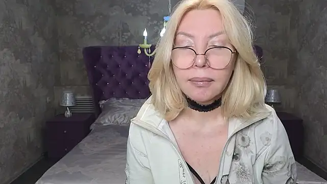 Wendy Waves online show from 4, 12, 2025