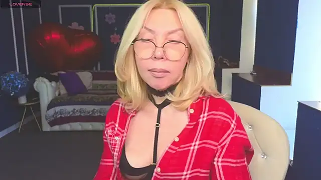 Snapshot of Wendy_Waves chatting on 4, 6, 2026 Wendy Waves online show from 4, 6, 2026