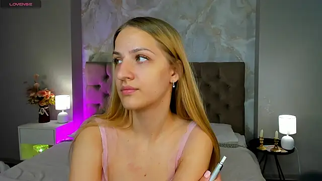 Luna Vibee online show from 13, 11, 2025