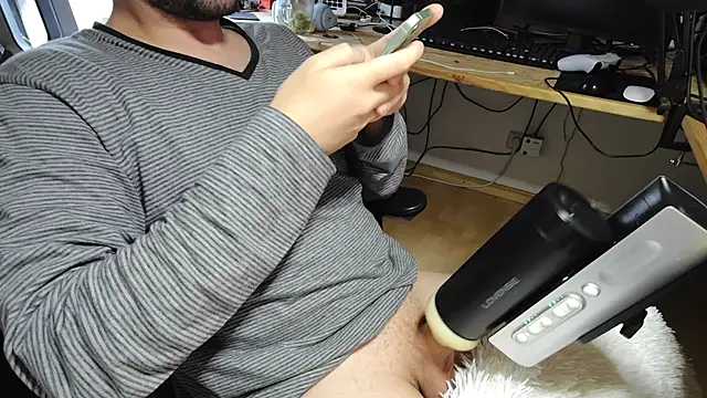 Snapshot of BenReich chatting on 27, 10, 2025 BenReich online show from 27, 10, 2025