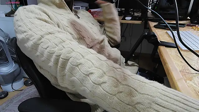 Snapshot of BenReich chatting on 18, 10, 2025 BenReich online show from 18, 10, 2025