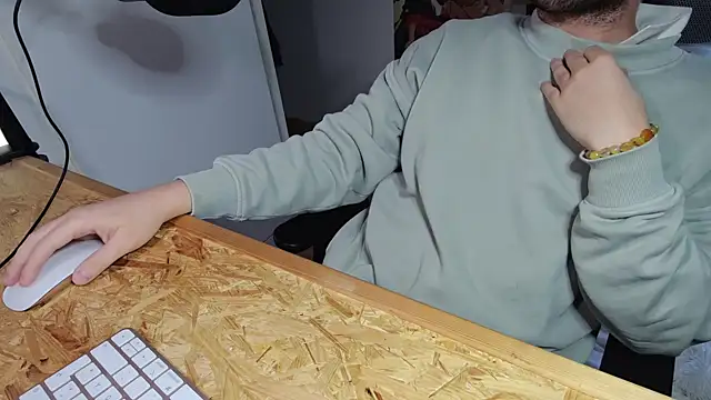 Snapshot of BenReich chatting on 6, 11, 2025 BenReich online show from 6, 11, 2025