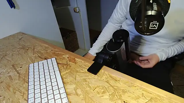 Snapshot of BenReich chatting on 14, 11, 2025 BenReich online show from 14, 11, 2025