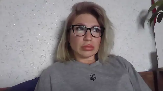 fox red lady7 online show from 12, 4, 2026