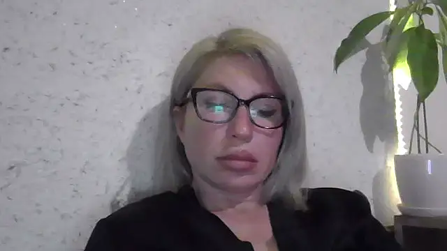 Snapshot of fox_red_lady7 chatting on 24, 4, 2026 fox red lady7 online show from 24, 4, 2026