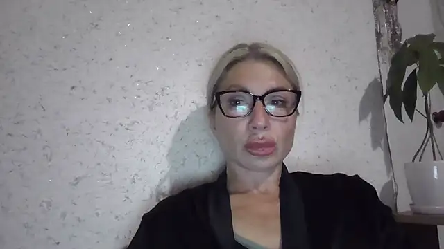 Snapshot of fox_red_lady7 chatting on 31, 5, 2026 fox red lady7 online show from 31, 5, 2026