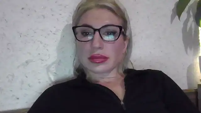 Snapshot of fox_red_lady7 chatting on 19, 4, 2026 fox red lady7 online show from 19, 4, 2026