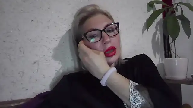 Snapshot of fox_red_lady7 chatting on 21, 4, 2026 fox red lady7 online show from 21, 4, 2026