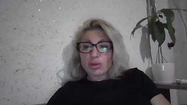 Snapshot of fox_red_lady7 chatting on 8, 5, 2026 fox red lady7 online show from 8, 5, 2026