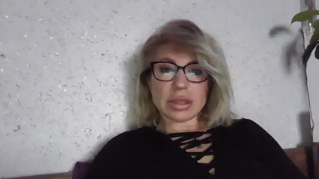 fox red lady7 online show from 17, 4, 2026