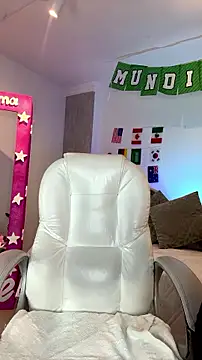 Snapshot of LUNAA___ chatting on 14, 7, 2026 LUNAA online show from 14, 7, 2026