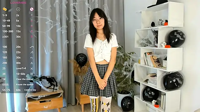 UdelaDodson online show from 30, 10, 2025