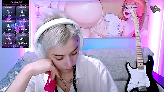 SophieAsh online show from 4, 11, 2025