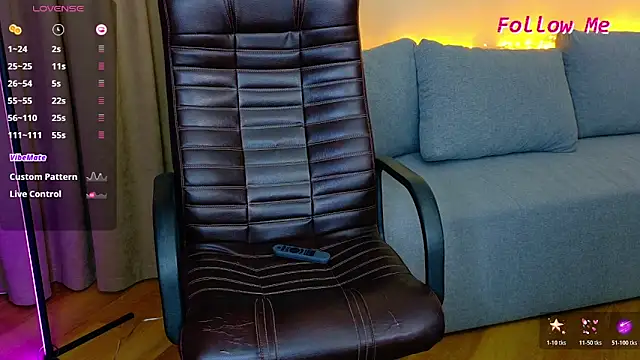 LightKisss online show from 4, 12, 2025