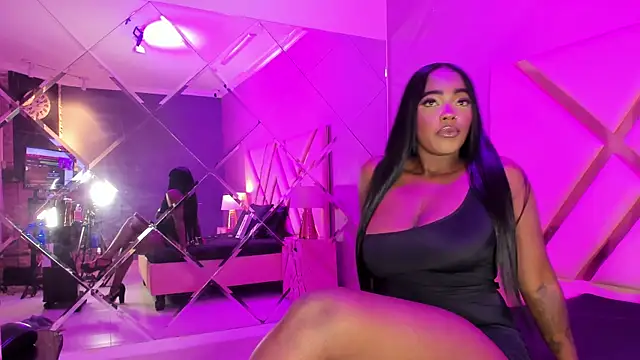 Snapshot of ReinaMiah chatting on 10, 9, 2025 ReinaMiah online show from 10, 9, 2025