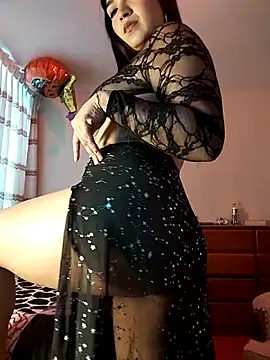 FallsForHerSmile online show from 8, 11, 2025