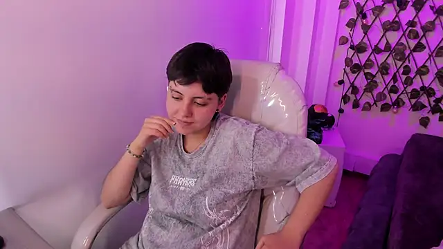 Nathaly ds online show from 5, 3, 2026